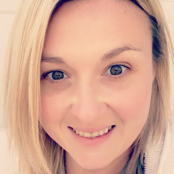 Meet your Posher, Nicole - Picture 2 of 2